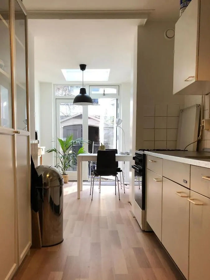 House With Garden, 10 Min From City Centre Amsterdam Apartment